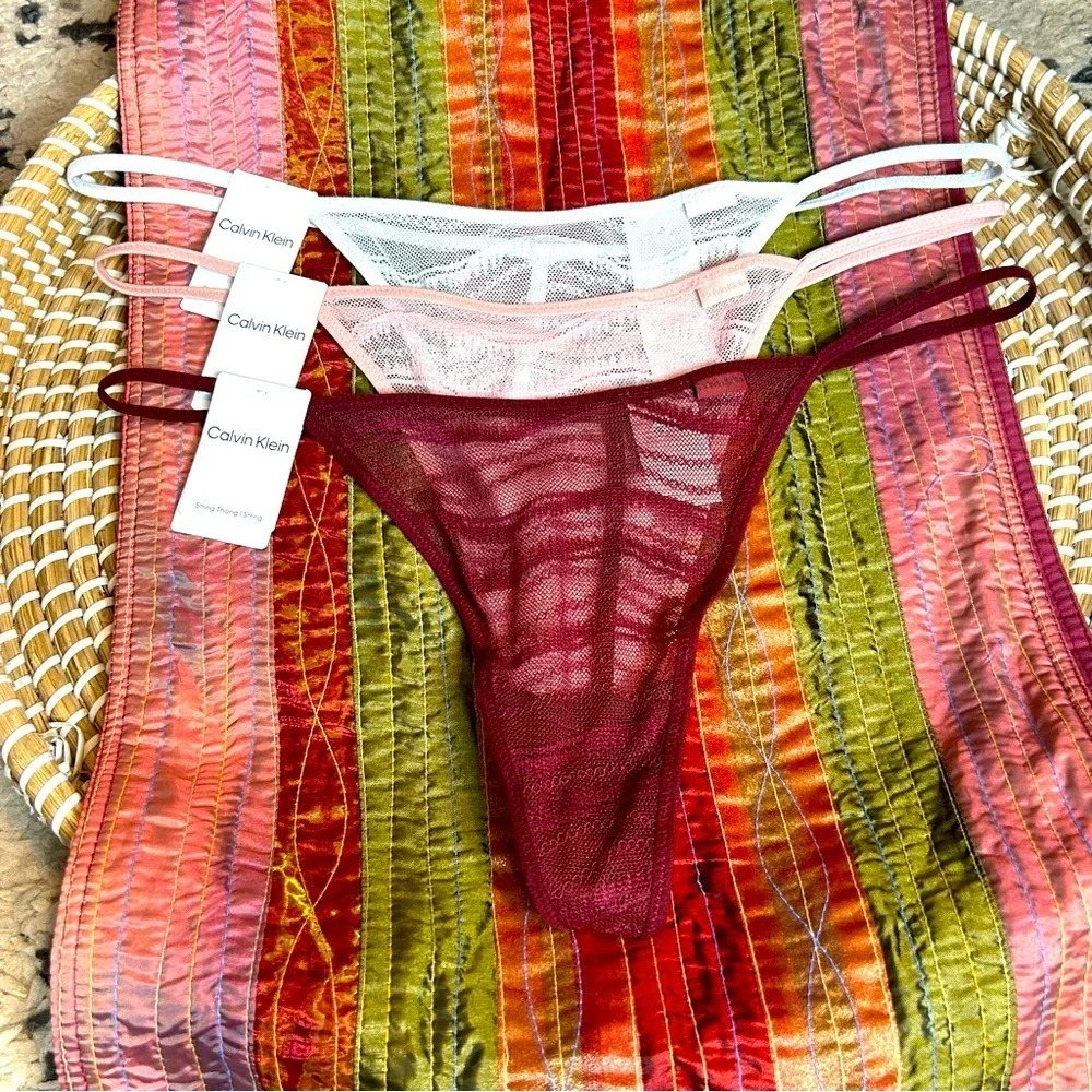 NWT Bundle of 3 Calvin Klein All Over Lace String Thong size Large